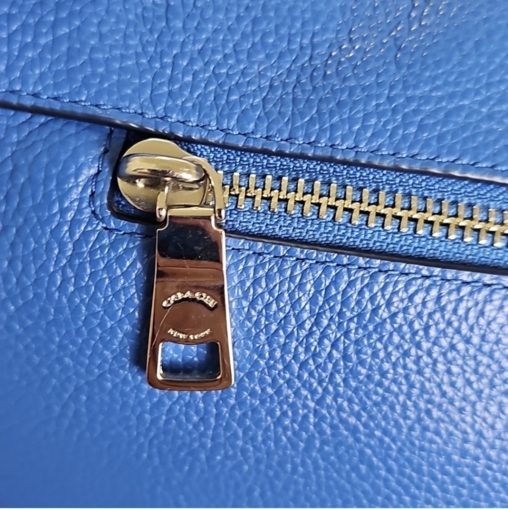 Coach F38250 Harley East West Hobo Medium Blue Pebbled Leather EUC - Picture 9 of 10